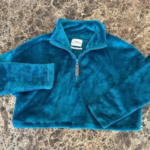 Urban Outfitters XS soft fuzzy cropped 1/2 zip